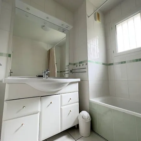 Confortable T2 Avec Terrasse, Parking, Et Internet A Cambo-les-bains, Proche Thermes Et Centre - Fr-1-495-95 Apartment Cambo-les-Bains