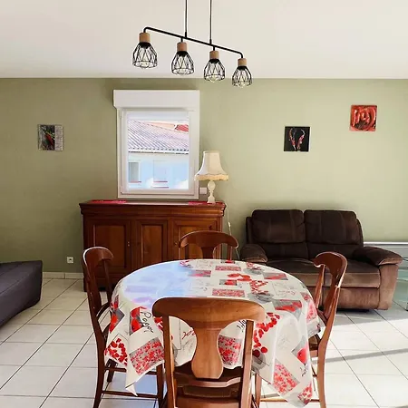 Confortable T2 Avec Terrasse, Parking, Et Internet A Cambo-les-bains, Proche Thermes Et Centre - Fr-1-495-95 Cambo-les-Bains